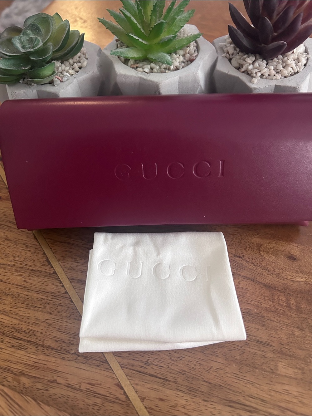 Gucci Leather Eyewear Case in Burgundy with White Cloth NEW
